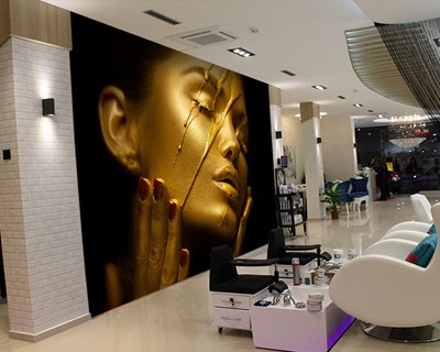 Gouden kleur vrouw schoonheidssalon behang