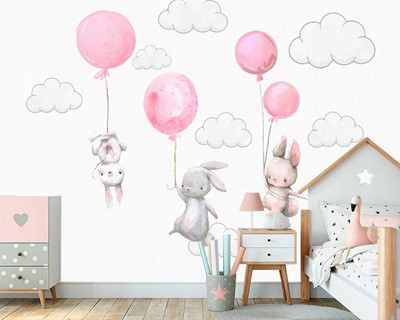 Babykamer met ballonbehang met dierenholding