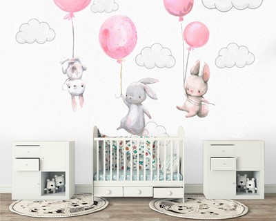 Babykamer met ballonbehang met dierenholding