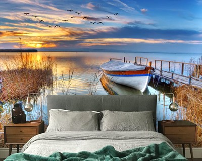 Lake pier en uitzicht op de boot Wallpaper