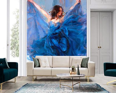 Vrouw in blauwe jurk behang