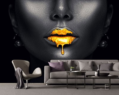 Gouden lippenbehang geschilderd met zwarte verf