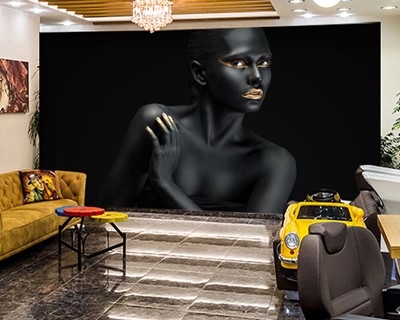 Zwart geschilderd vrouwelijk schoonheidscentrum behang