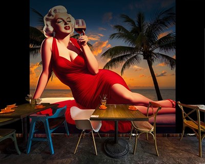 Marilyn Monroe die wijn drinkt Behang