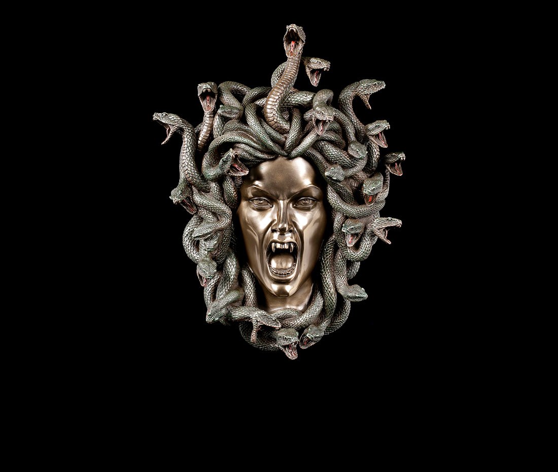 Medusa hoofd standbeeld behang