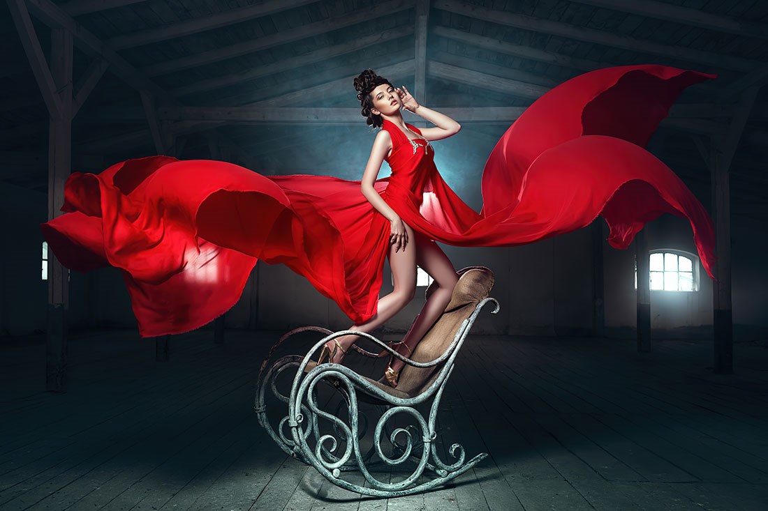 vrouw in rode jurk thema behang