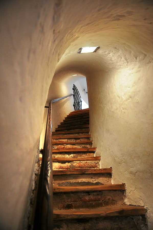 Historische stenen trapbehang