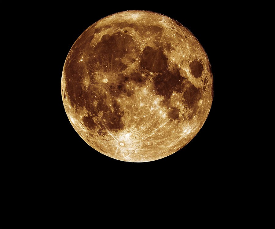 Realistische wallpaper met uitzicht op de volle maan