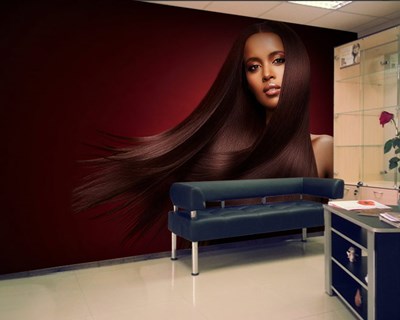 Vrouw met lang en glanzend haar behang