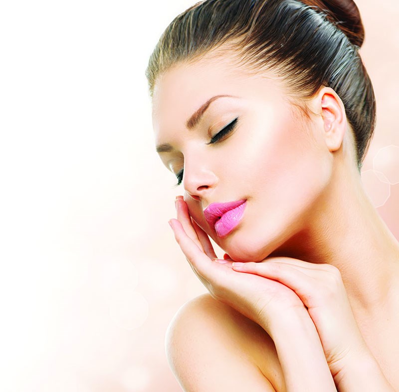 Verzorgde mooie vrouw behang 