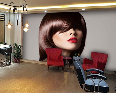 Vrouw met glanzend en levendig haar Behang 