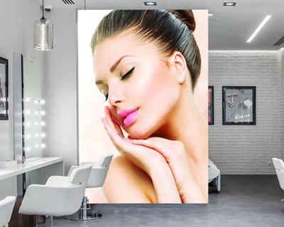 Verzorgde mooie vrouw behang 