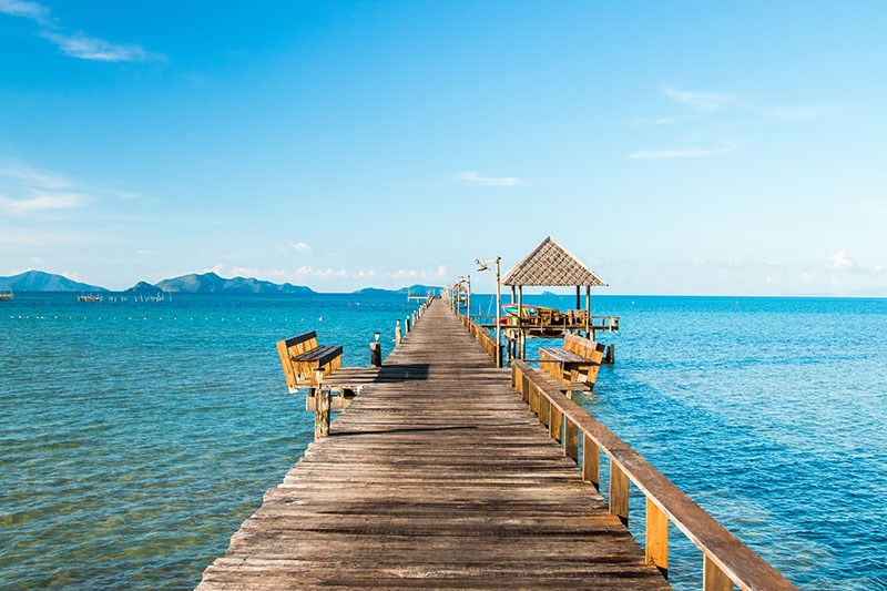 Beeldscherm met uitzicht op zee vanaf de pier