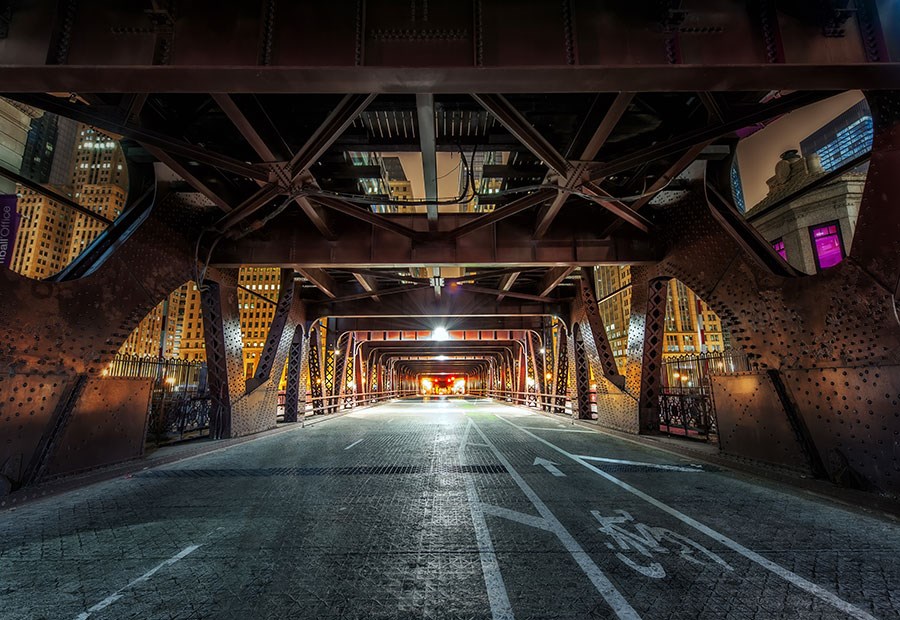 Staalbrug-look behang