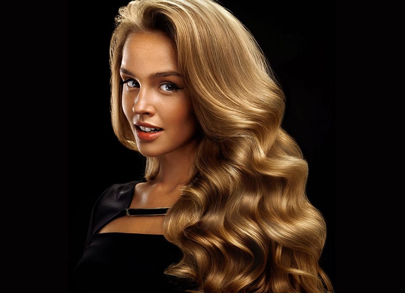Mooie vrouw met blond haar behang