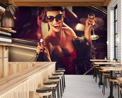Vrouw die Champagne drinkt Geïllustreerd Behang 