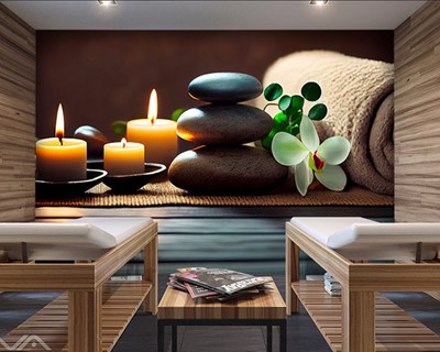 Spa-stenen en kaarsen op behangpapier