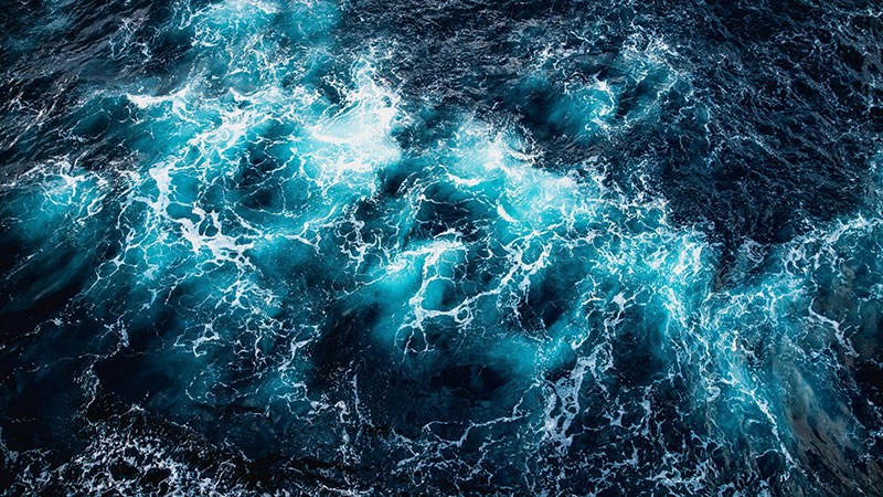 Behang met golvend oceaanwater uitzicht