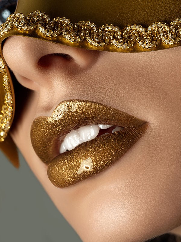 Gouden lippenstift vrouw afbeelding behang