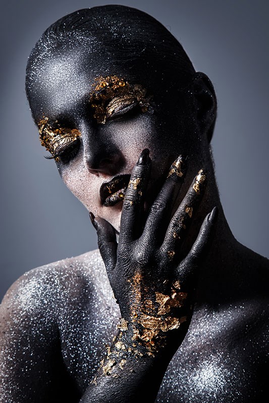 Donkere make-up vrouw behang