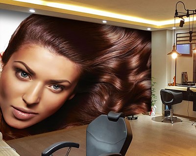 Roodharige vrouw met vol haar behang