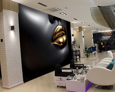 Goudkleurige lippenstift vrouw behang