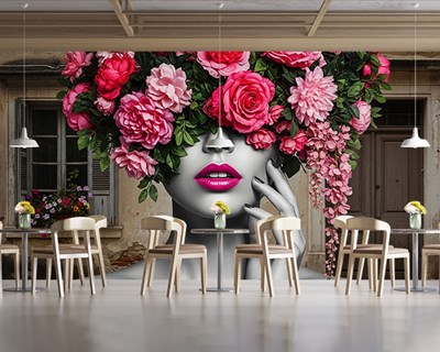 Bloemenprint behang met vrouwelijk uiterlijk