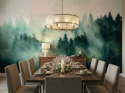 Behang met uitzicht op mistig dennenbos